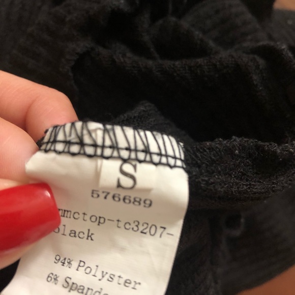 Black off the shoulder long sleeve crop top - Picture 3 of 3